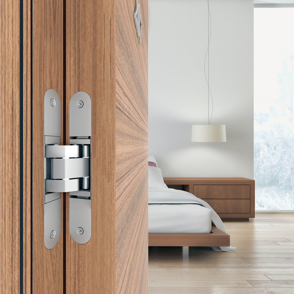 Bisagra AGB Eclipse 5.0 cromo opaco, ejemplo de instalación en puerta de madera.